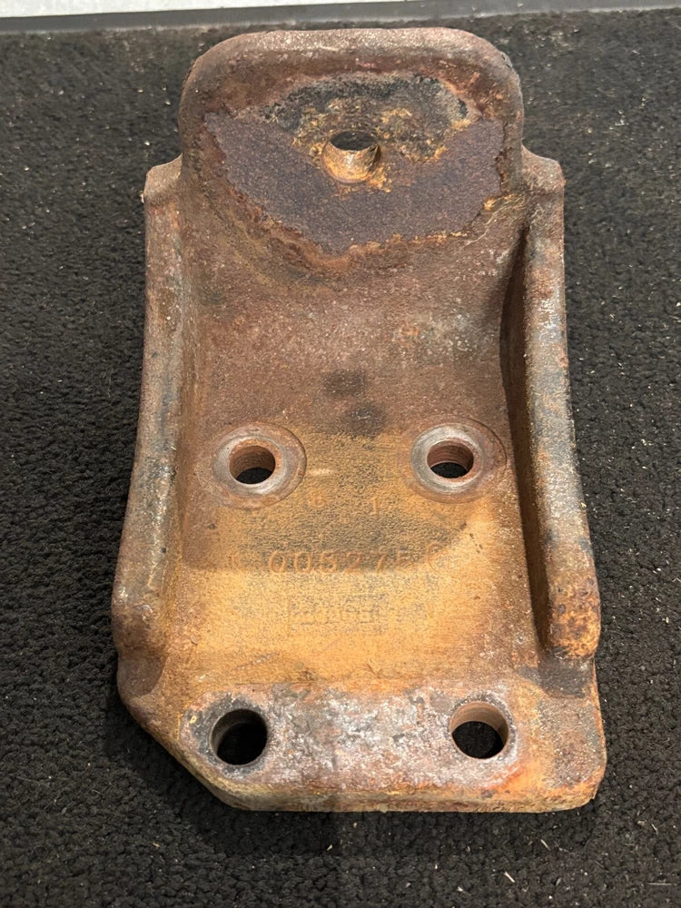 Peterbilt OEM Right Rear Engine Motor Mount off Detroit Series 60 01-26825-001