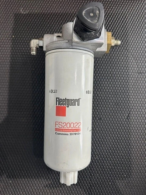 Cummins Fleetguard FS20022 Fuel Filter with Fuel Filter Head 3978133, 3978134