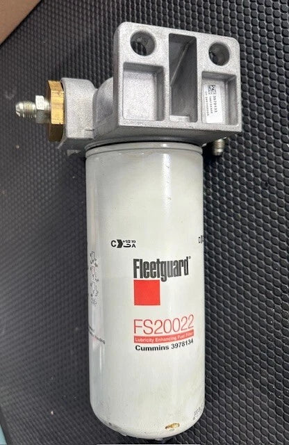 Cummins Fleetguard FS20022 Fuel Filter with Fuel Filter Head 3978133, 3978134