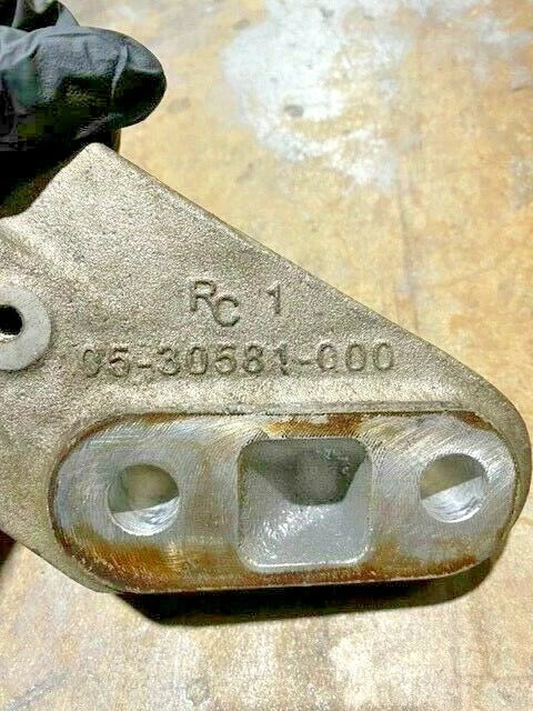 Detroit DD13 DD15 Diesel Engine Radiator Support Bracket 05-30581-000