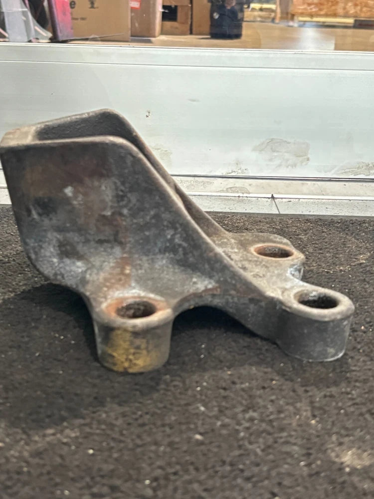 Freightliner OEM Engine Motor Mount 01-22933-000 for Caterpillar C10 C12 C15