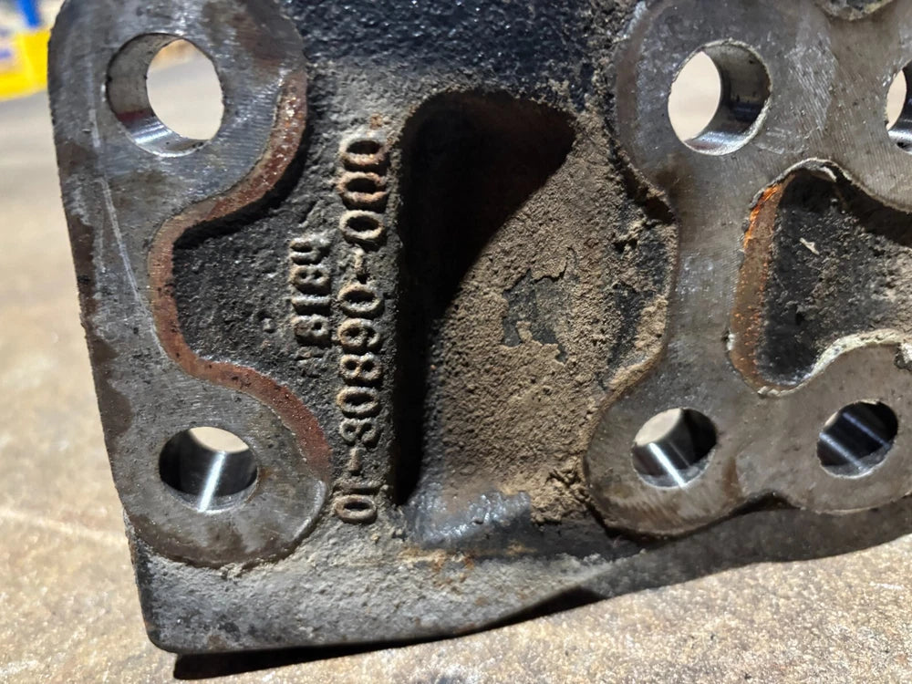 Freigthliner Engine Mount for Mercedes Benz MBE4000 Engine 01-30890-000