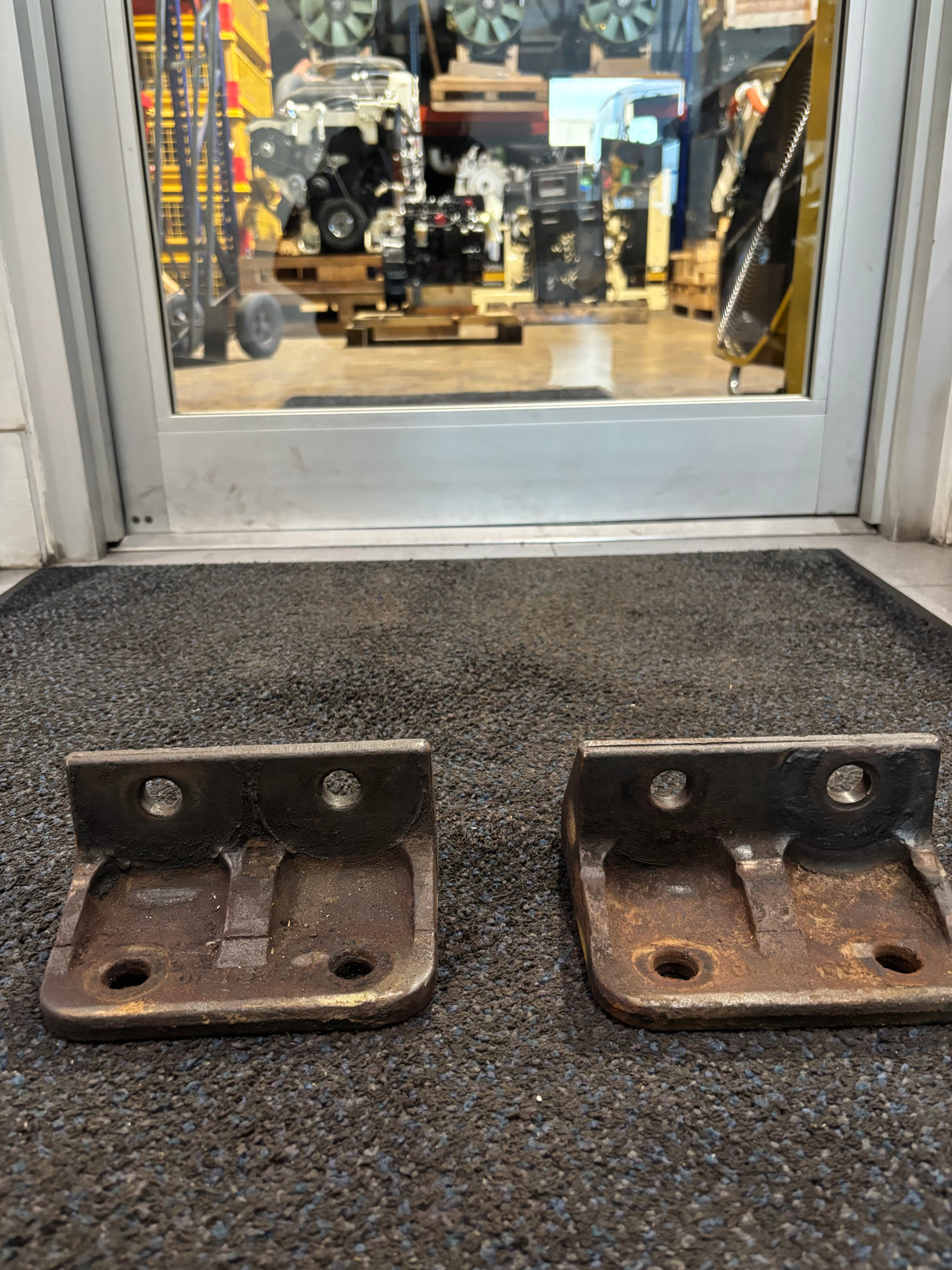 Caterpillar 3406 Rear Engine Mount Bracket Freightliner 01-15189 01-20140-000