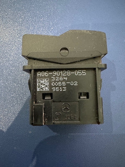 Freightliner Cascadia Modular Switch Field, Multiplex, Footwell, A06-90128-055