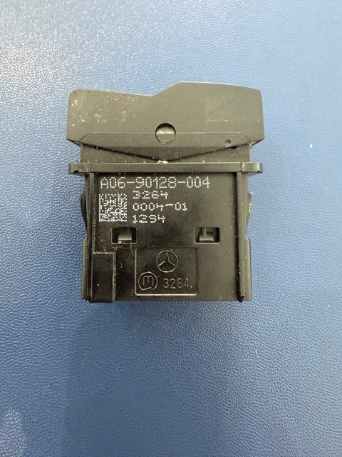 Freightliner Cascadia OEM OVER RIDE/ENG SHDN Switch A06-90128-004