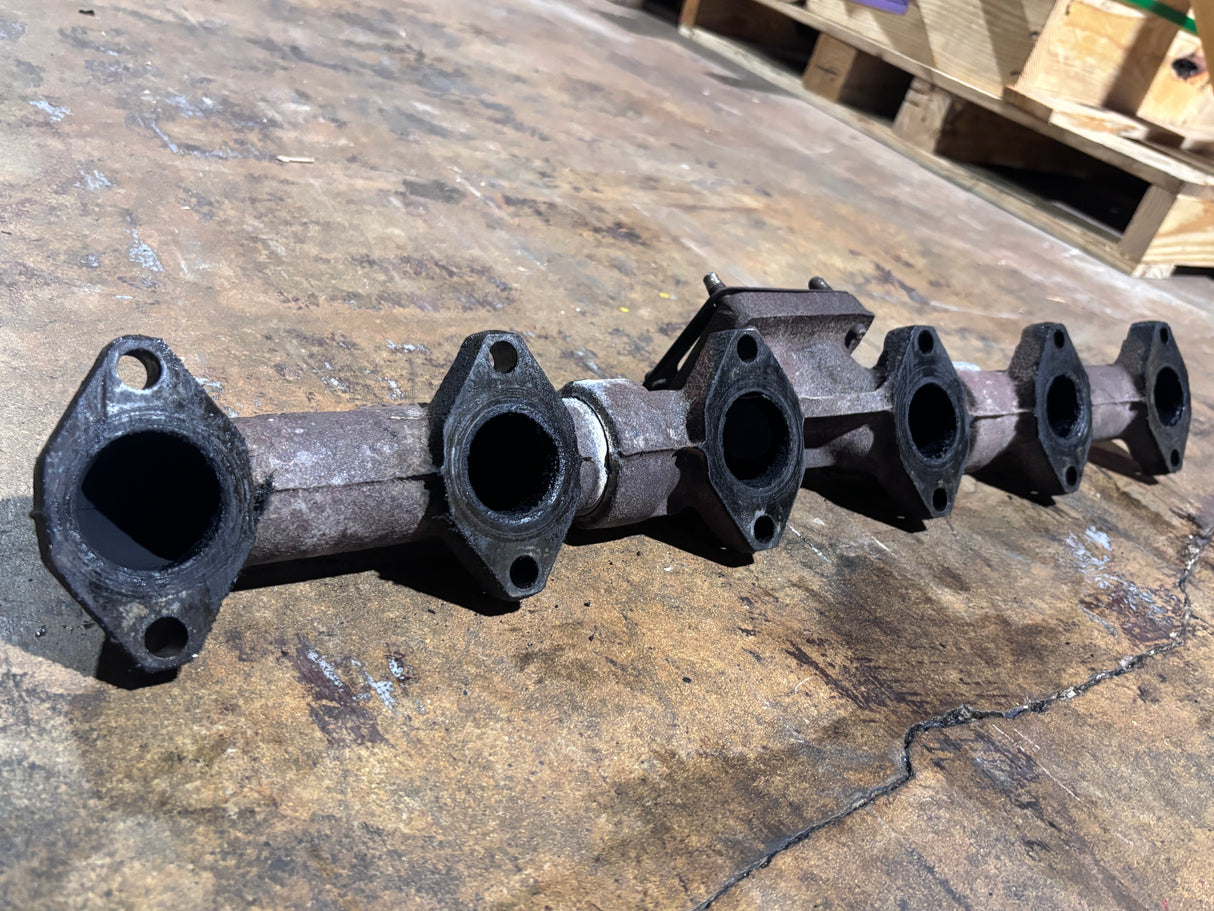 International dt466e engine exhaust manifold 1814149c2 181561c3