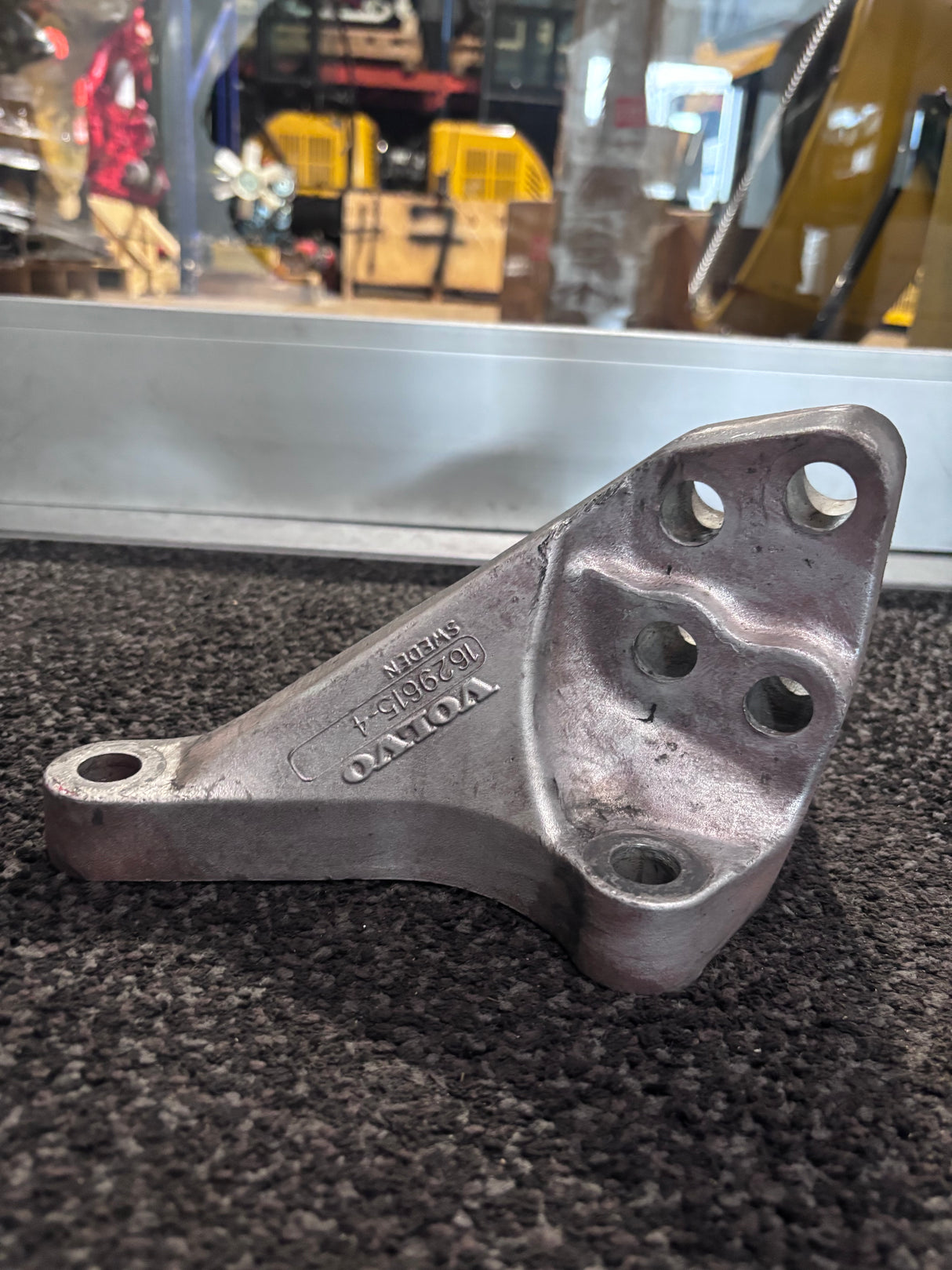 Volvo Engine Motor Mount 1629615-4