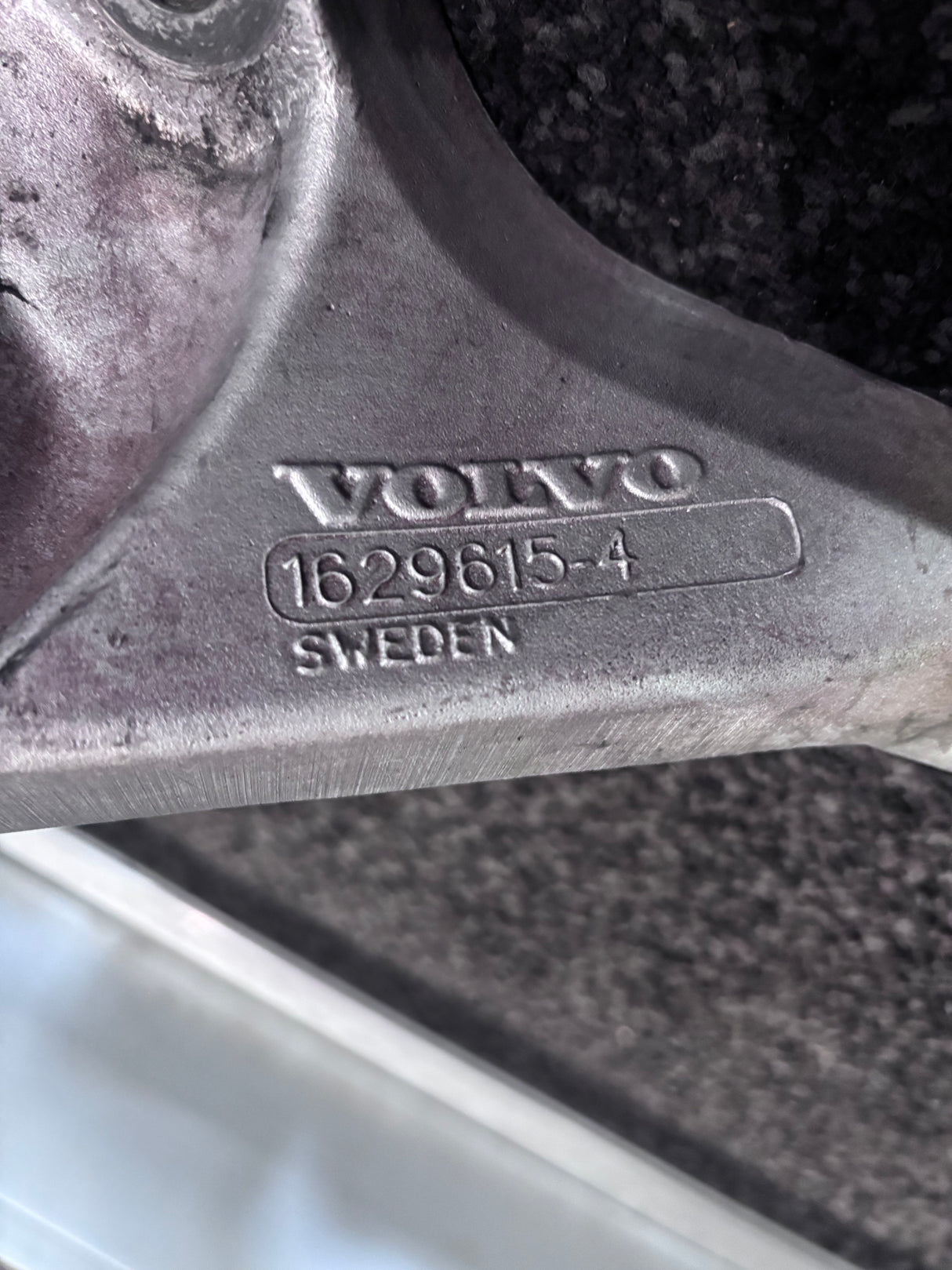 Volvo Engine Motor Mount 1629615-4