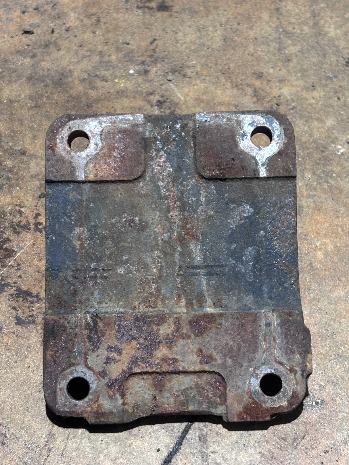 Cummins N14 AC Compressor Bracket R01-22283C
