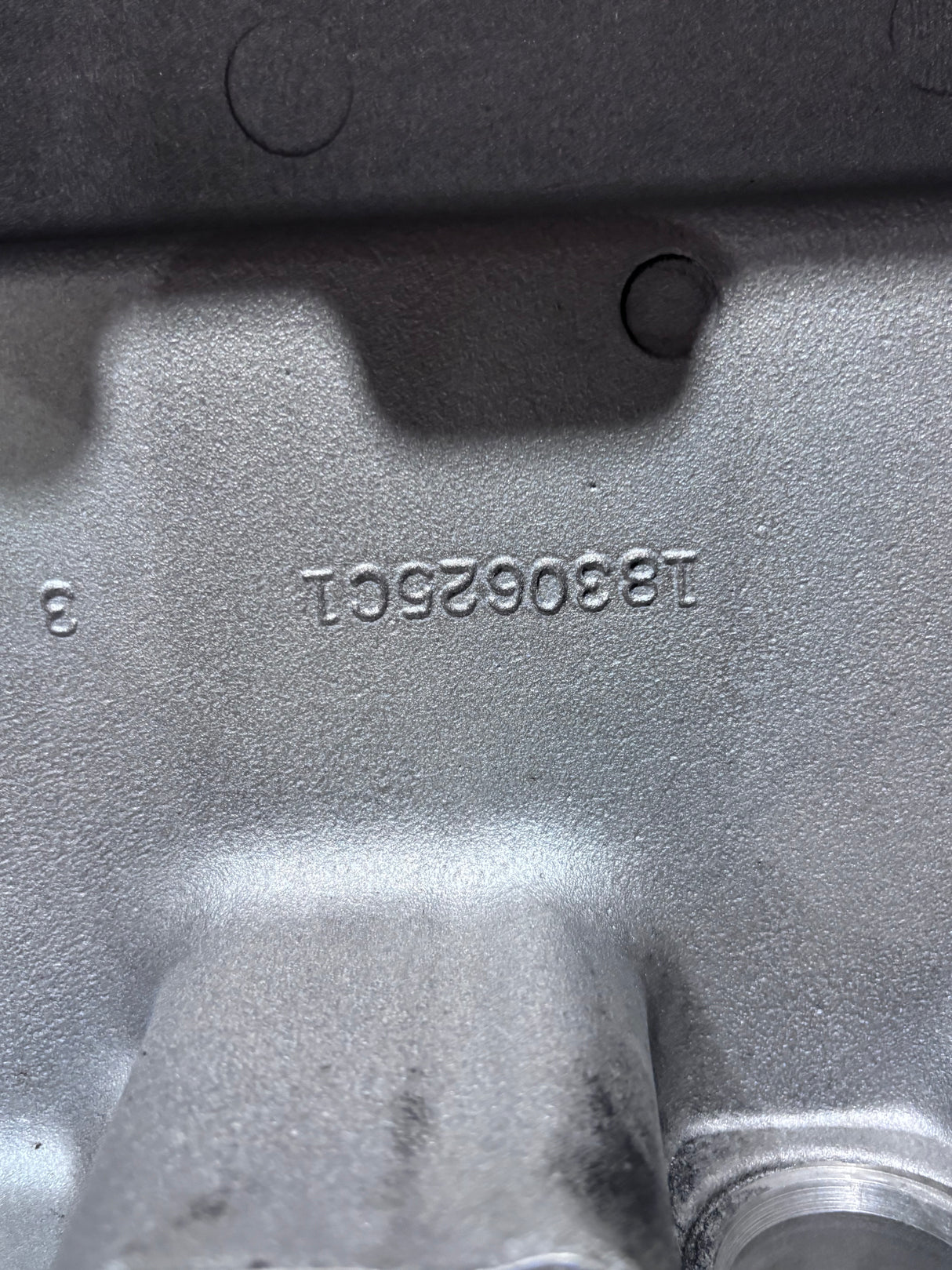 International DT466E DT530E Diesel Engine Valve Cover 1830625C1
