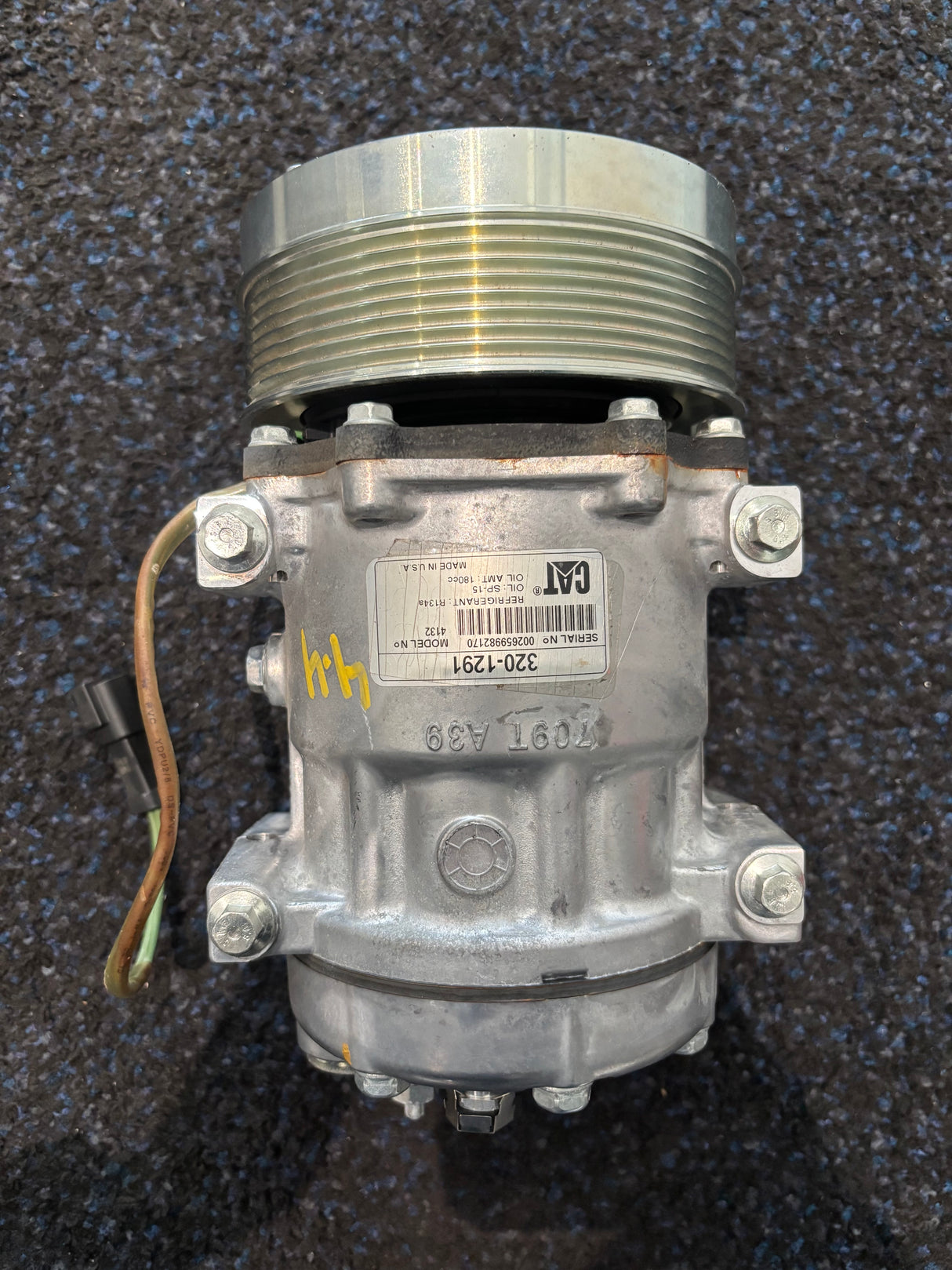 Caterpillar OEM 4132 24V A/C Compressor 320-1291 3201291