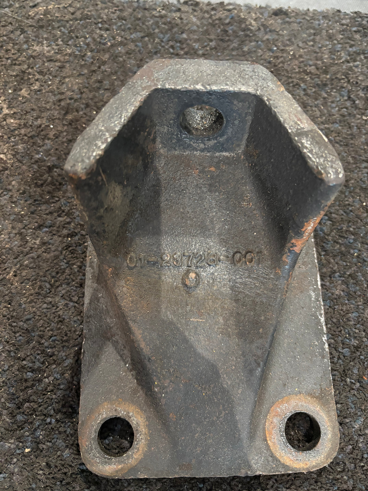 Freightliner Kenworth Engine Mount off Cummins ISM 01-23728-001