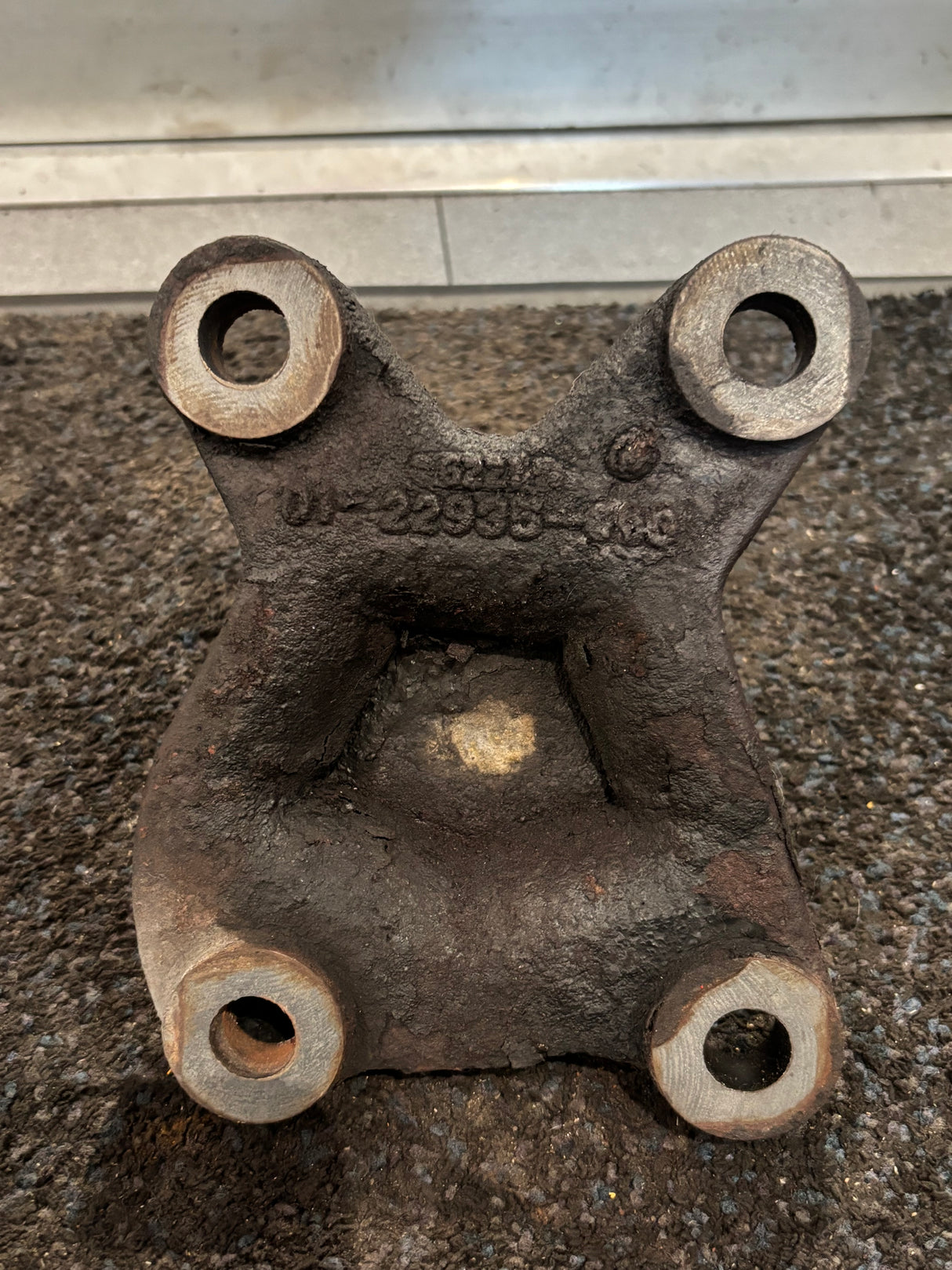 Detroit Series 60 14.0L Diesel Engine Rear Engine Motor Mount 01-22935-000