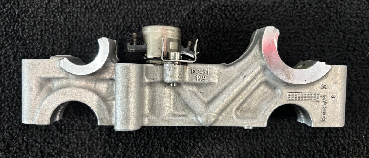 Detroit DD13 OEM Diesel Engine Camshaft Housing Bracket DC47114