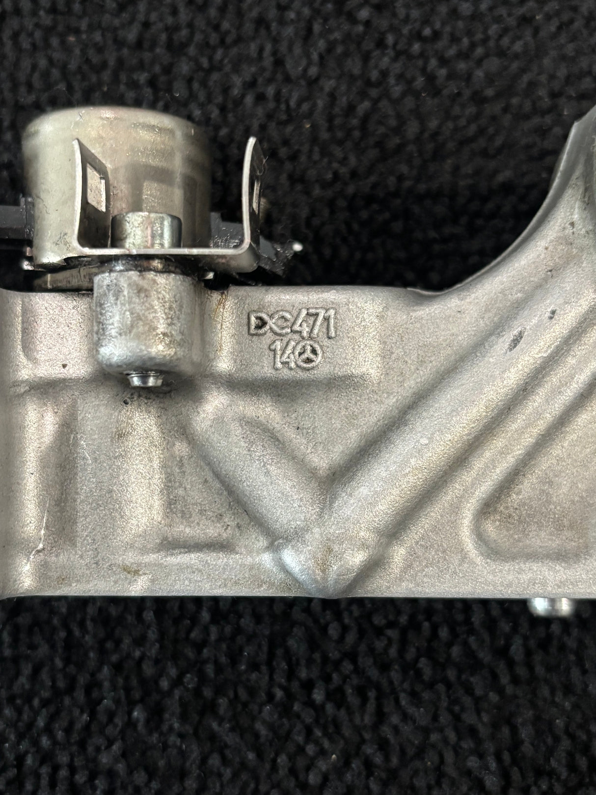 Detroit DD13 OEM Diesel Engine Camshaft Housing Bracket DC47114