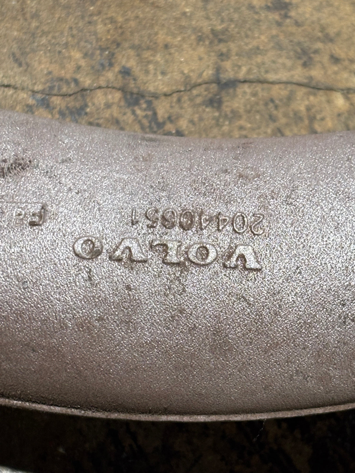 Volvo OEM Air Transfer Pipe 20440651 20803692 8149311 20440651