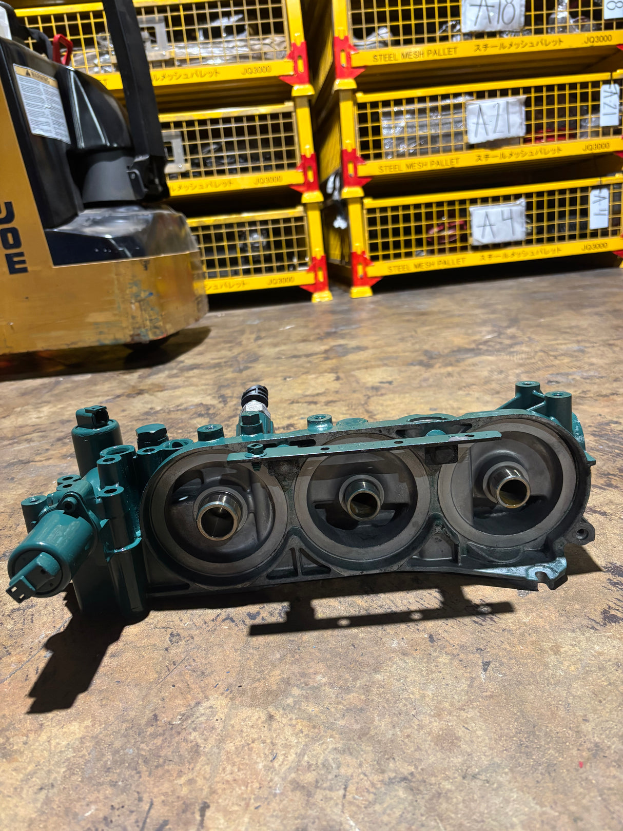 Volvo D13 OEM Diesel Engine Oil Filter Base 21304735
