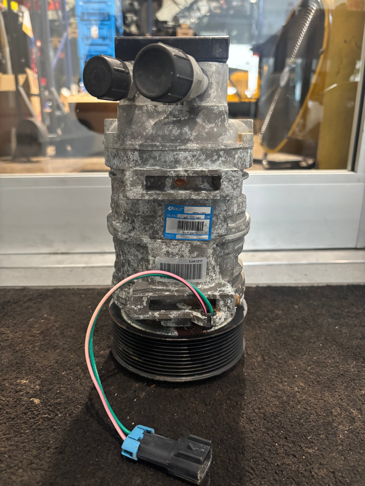 Que QP-21-1701 A/C Compressor 24V 4130-01-567-7570 3824259C2 3824259C1 10 Groove