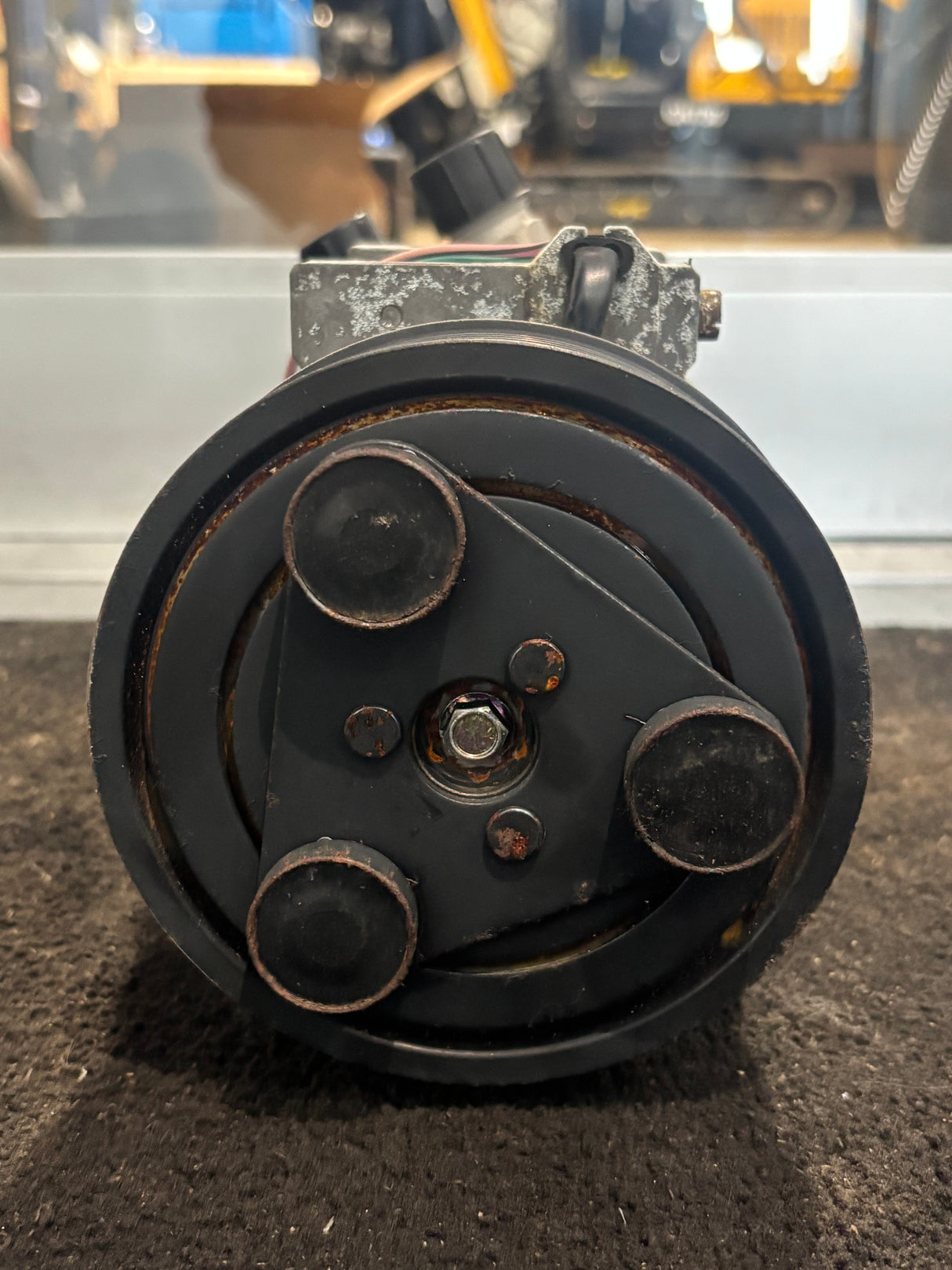 Que QP-21-1701 A/C Compressor 24V 4130-01-567-7570 3824259C2 3824259C1 10 Groove
