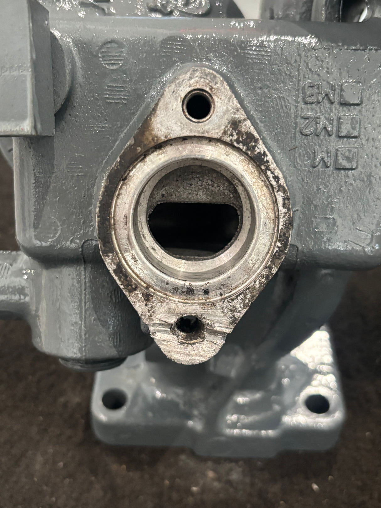 Mack E7 AMI AI Diesel Engine Oil Filter Base 142GB519M
