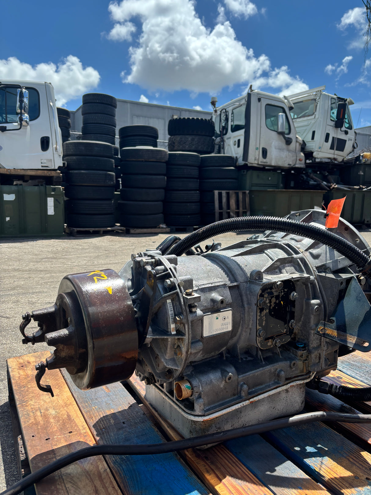 Allison 1000HS Automatic Transmission off Mercedes Benz OM904LA 6310680548