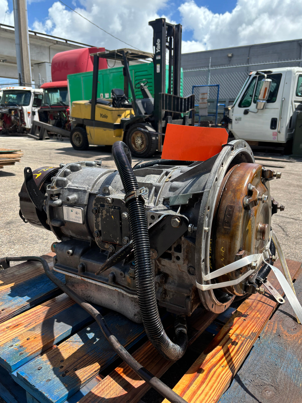 Allison 1000HS Automatic Transmission off Mercedes Benz OM904LA 6310680548