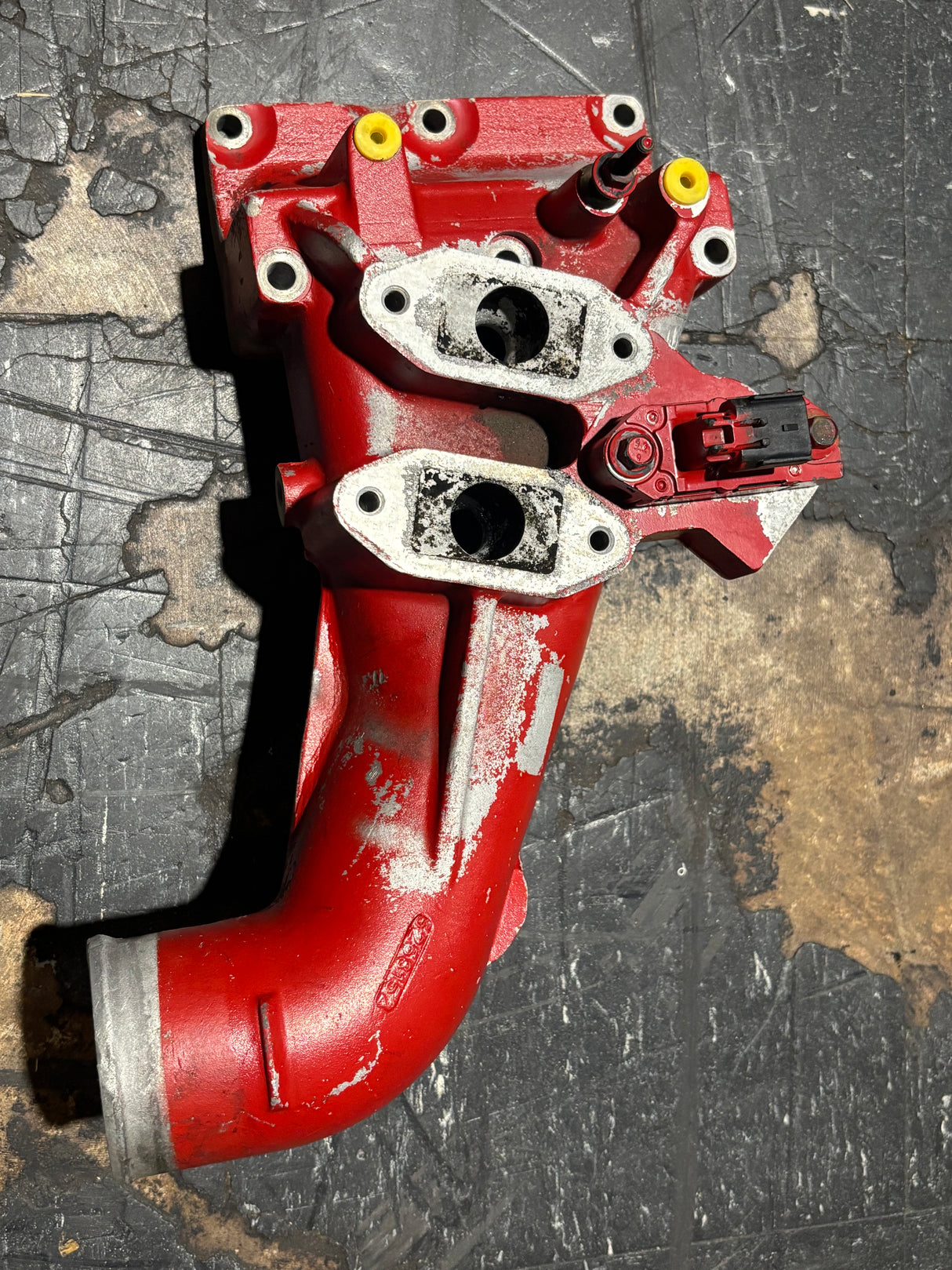 Cummins ISB6.7L Diesel Engine Air Intake Connection 5268153