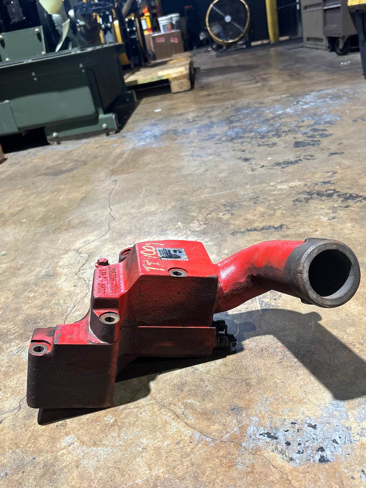 Cummins ISX15 EPA13 OEM Diesel Engine Thermostat Housing 2862067