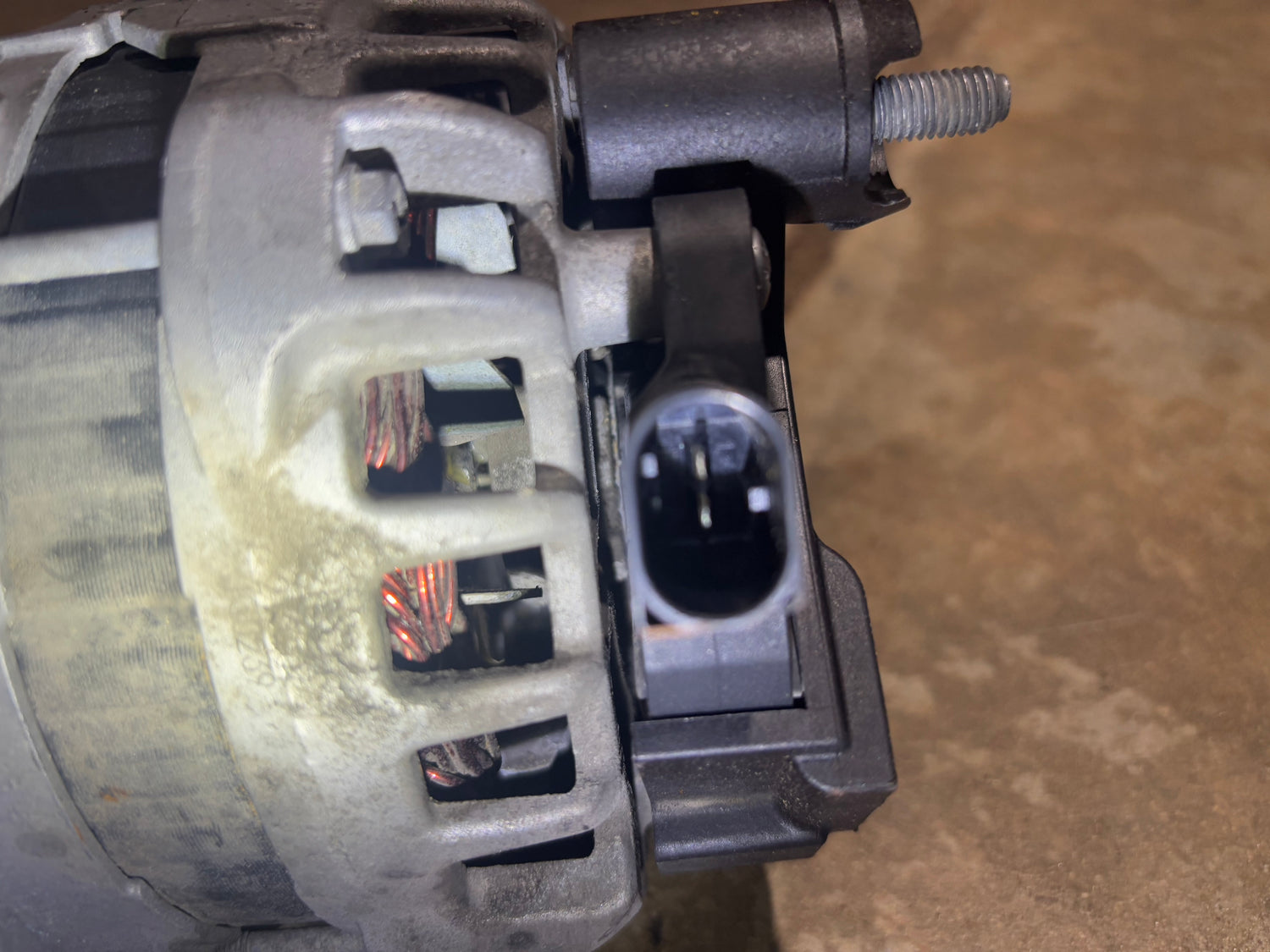 Bosch Isuzu OEM Alternator 8982486210 14V 140Amps