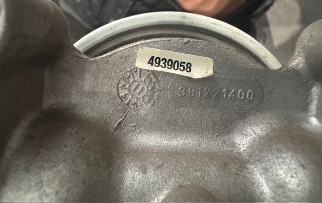 Fleetguard FS1065 OEM Fuel Water Separator With Filter head 4939058 4934879