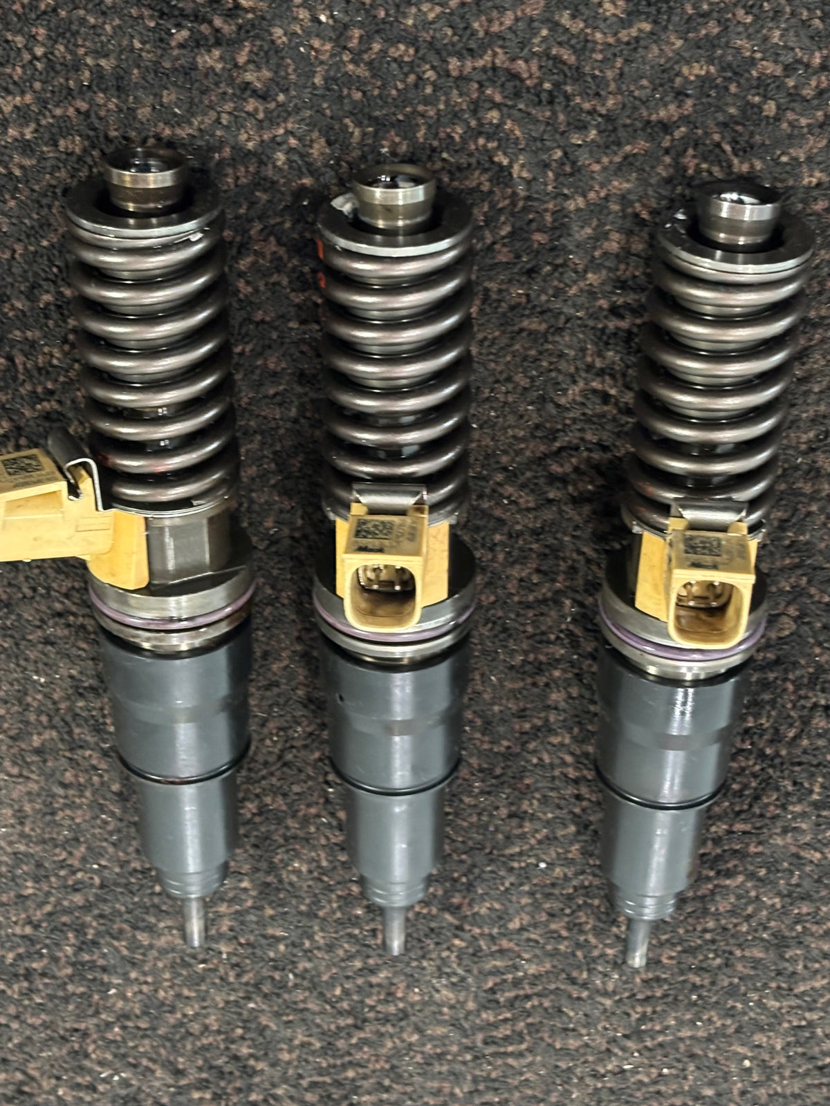 Mack MP7 MP8 Volvo D11 D13 D16 Fuel Injector 85013612 85013611 22027808 21458369