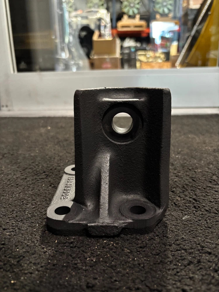 International DT466E DT530E T444 Diesel Engine Right Rear Mount 1664750C2