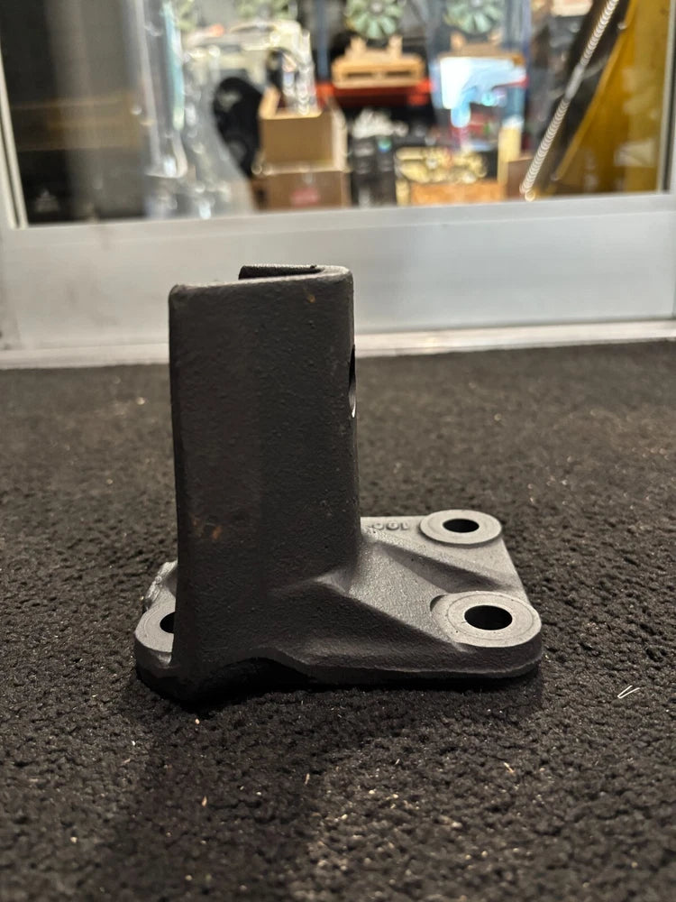 International DT466E DT530E T444 Diesel Engine Right Rear Mount 1664750C2