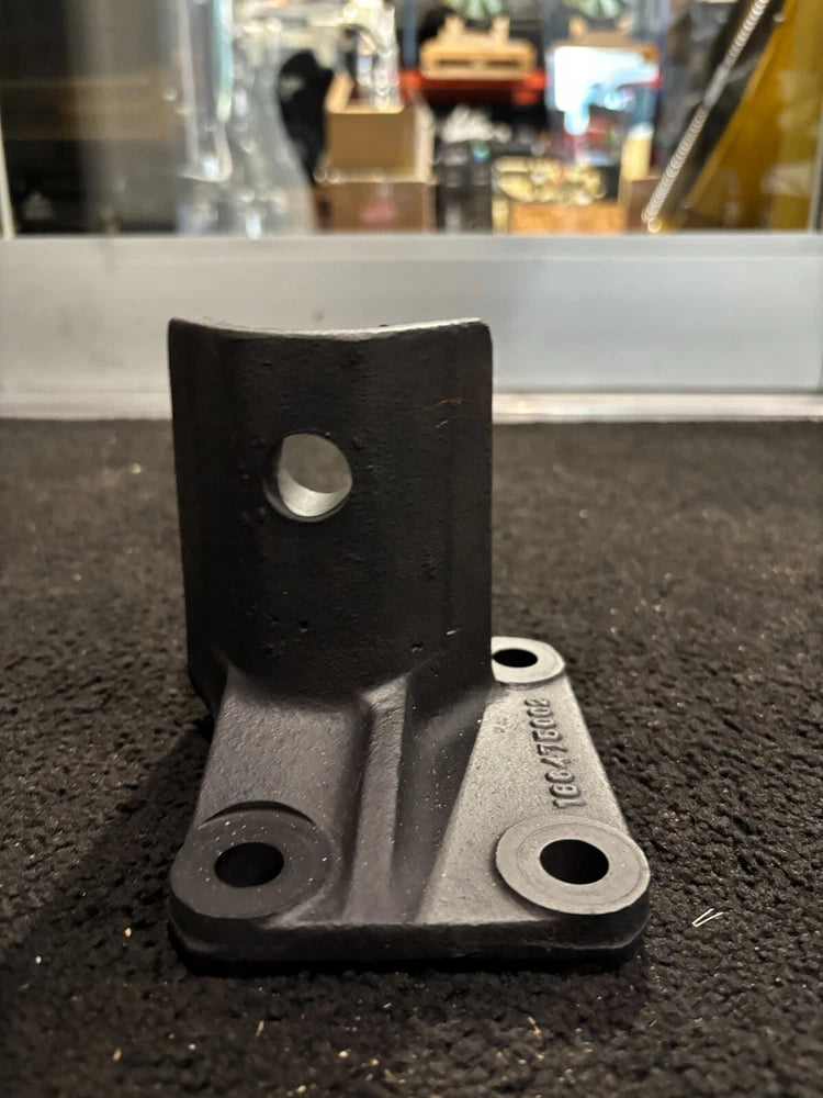 International DT466E DT530E T444 Diesel Engine Right Rear Mount 1664750C2