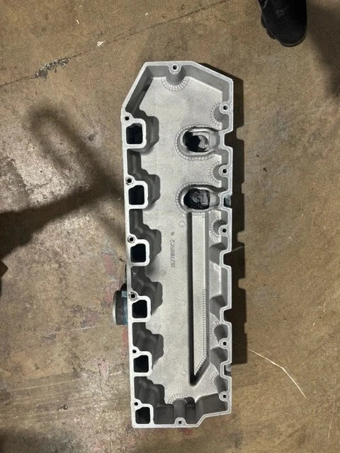 International DT466E Diesel Engine Valve Cover, 1827895C2