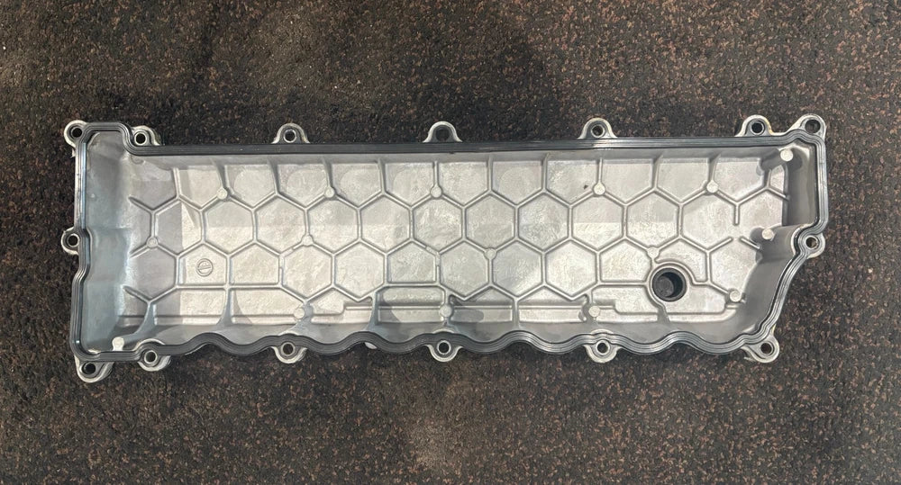Isuzu 4HE1XS 4.8L Diesel Engine Valve Cover