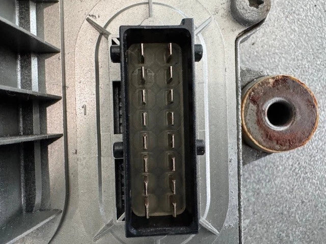 Mercedes Benz OM904LA Engine Control Module ECM ECU 0004467840