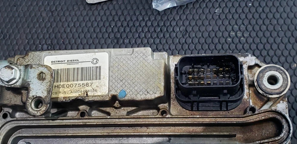 Detroit DD15 OEM Diesel Engine Control Module ECM ECU A0004466035