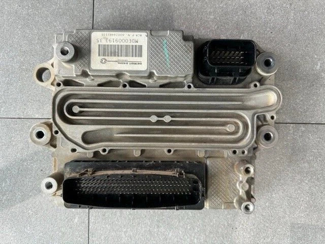 Detroit DD8 OEM Diesel Engine Control Module ECM ECU A0024461535
