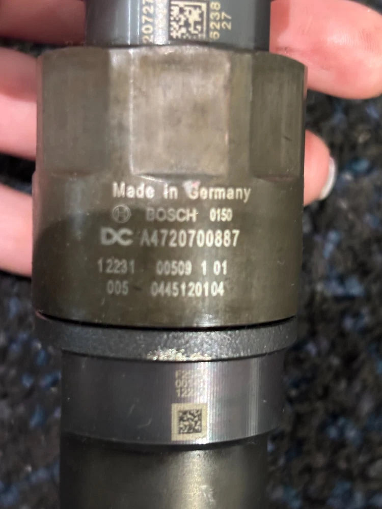 OEM Bosch Fuel Injector for Detroit DD13 DD15 Diesel Engine A4720700887