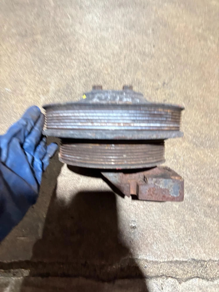 OEM Cummins Accessory Drive Pulley with Support Bracket 3924977 3958412