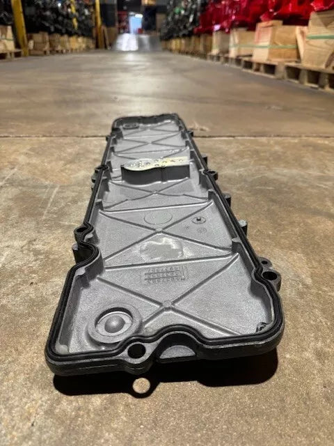OEM Cummins ISC, ISL Diesel Engine Valve Cover with Breather 4937553