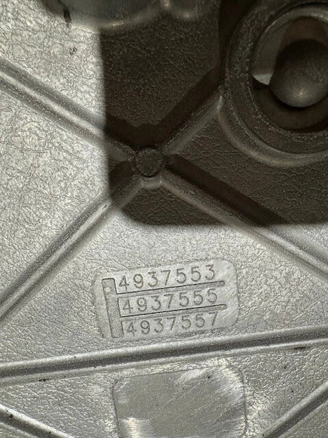 OEM Cummins ISC, ISL Diesel Engine Valve Cover with Breather 4937553