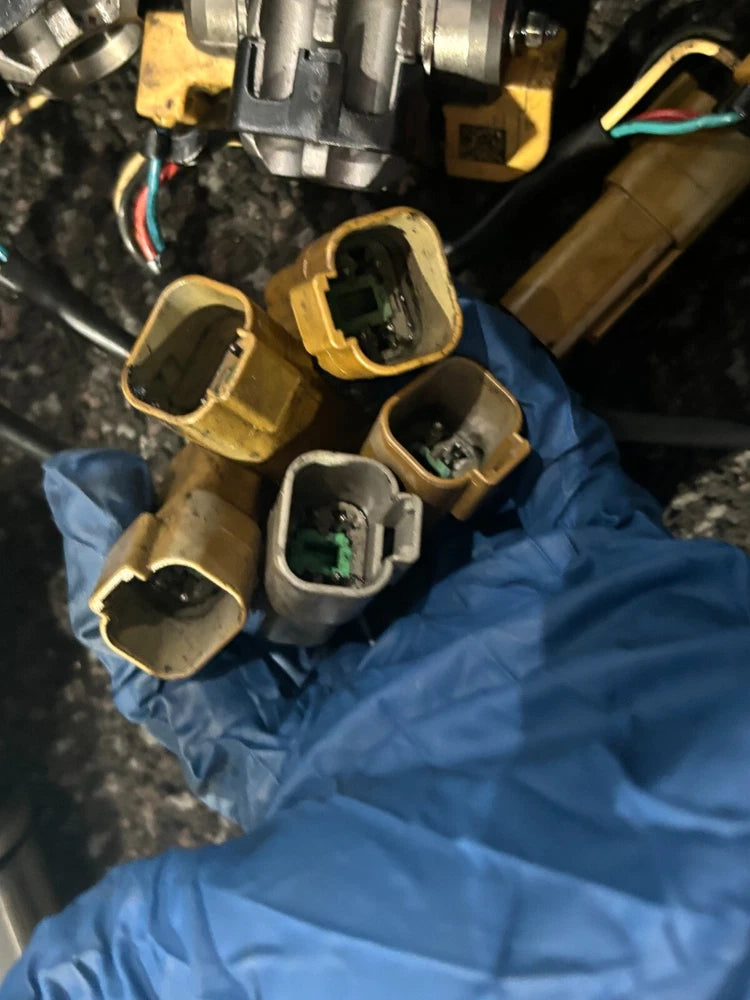 OEM International DT466E EGR Model Diesel Engine Fuel Injector 5010656R92