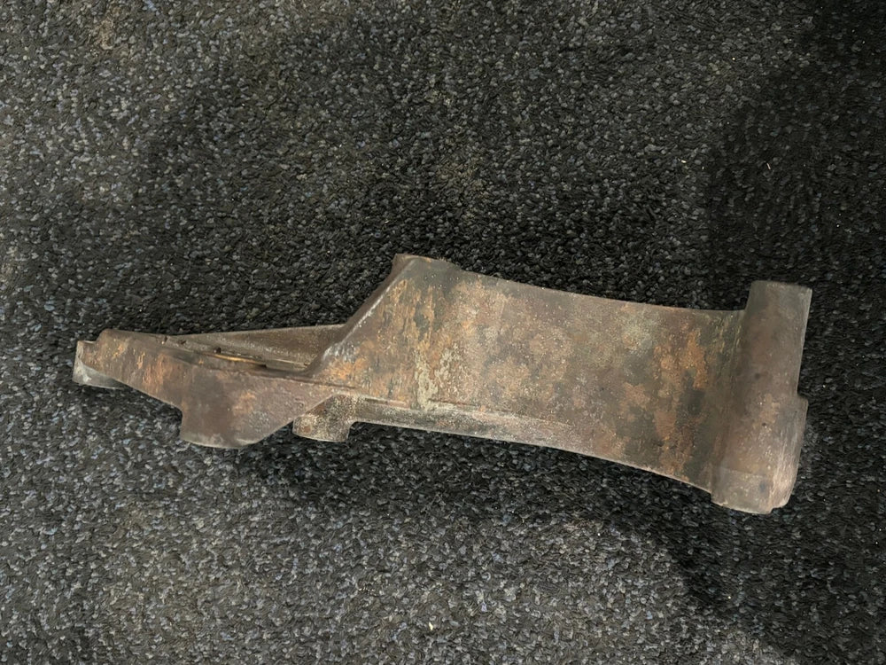 OEM Mack Diesel Engine AC Compressor Bracket 20RD537M