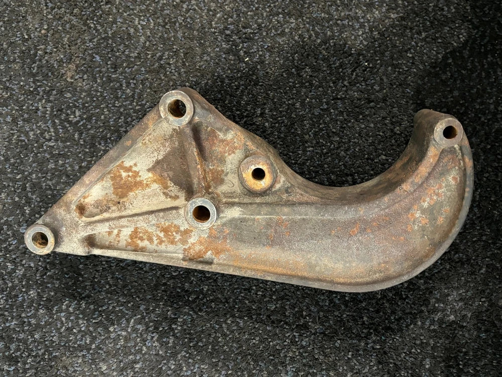 OEM Mack Diesel Engine AC Compressor Bracket 20RD537M