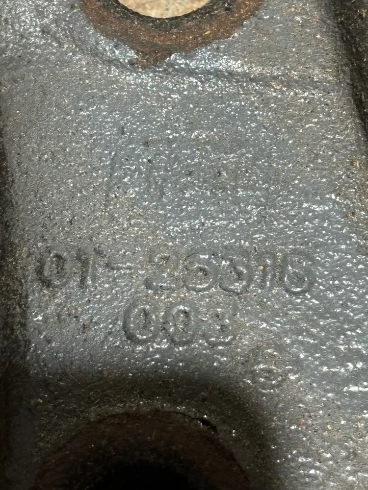 OEM Rear Engine Mount off Mercedes Benz Engine for Peterbilt 01-25316-000