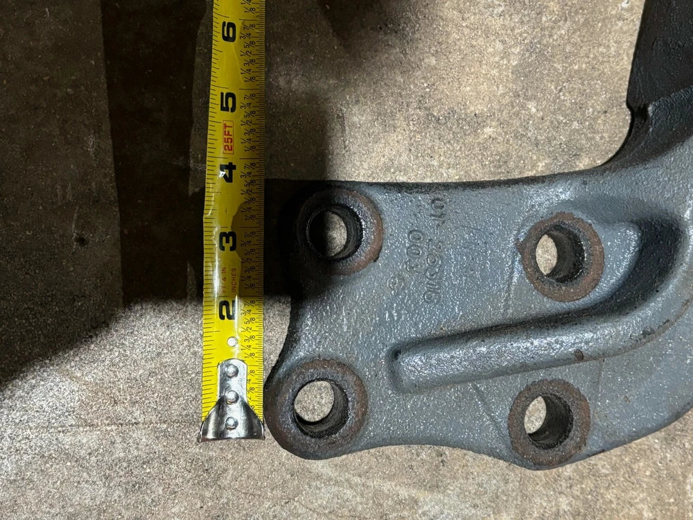 OEM Rear Engine Mount off Mercedes Benz Engine for Peterbilt 01-25316-000