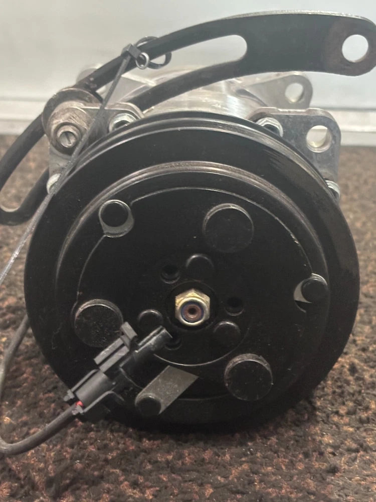 OEM Volvo A/C Compressor 85129262 12V