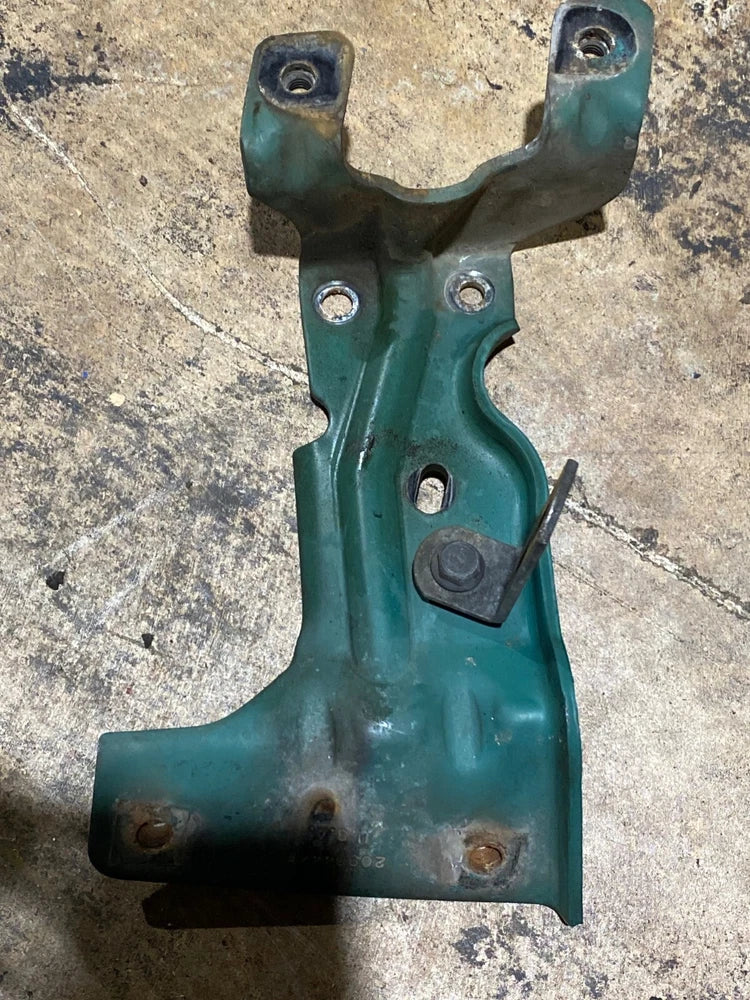 OEM Volvo D13 Diesel Engine Bracket 20904448